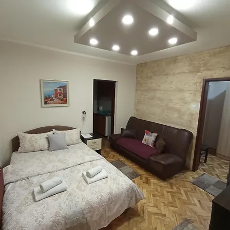 & -mdl Lazic Apartment