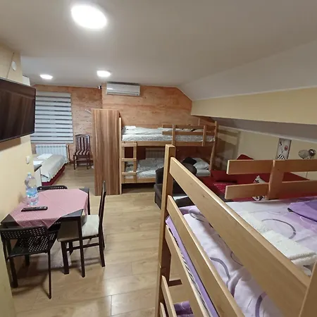 & -mdl Lazic Apartament