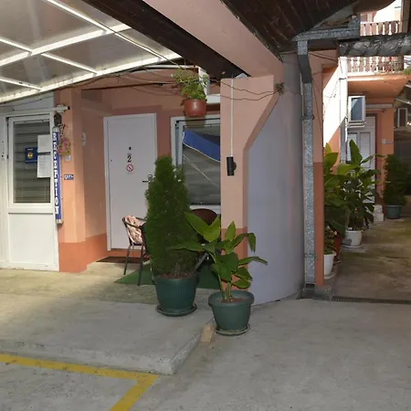 & -mdl Lazic Apartment